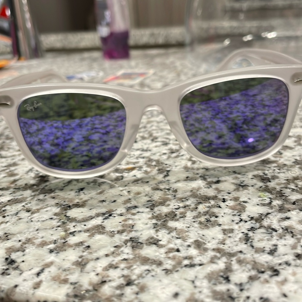 Matte Transparent Ray-Ban Sunglasses Grey Mirror Purple-polarized. No scratches